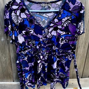 Apt 9 short sleeved women’s tie back blouse in multi-colored flowered print